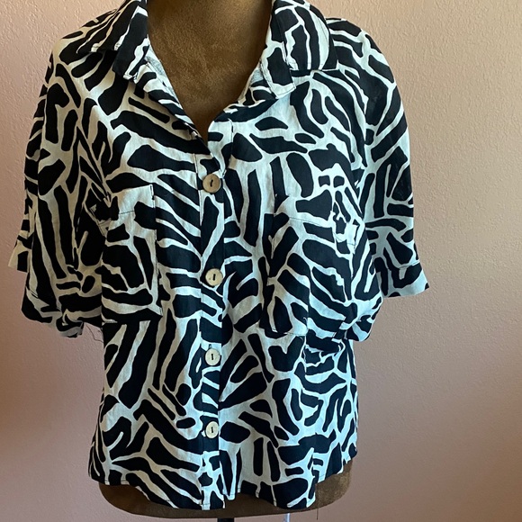 Stylish Black and White Zebra Print Button-Down Shirt - Picture 2 of 8